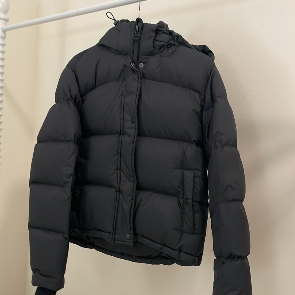 Quince Women's Responsible Down Cropped Puffer Jacket Black S - Picture 2 of 3